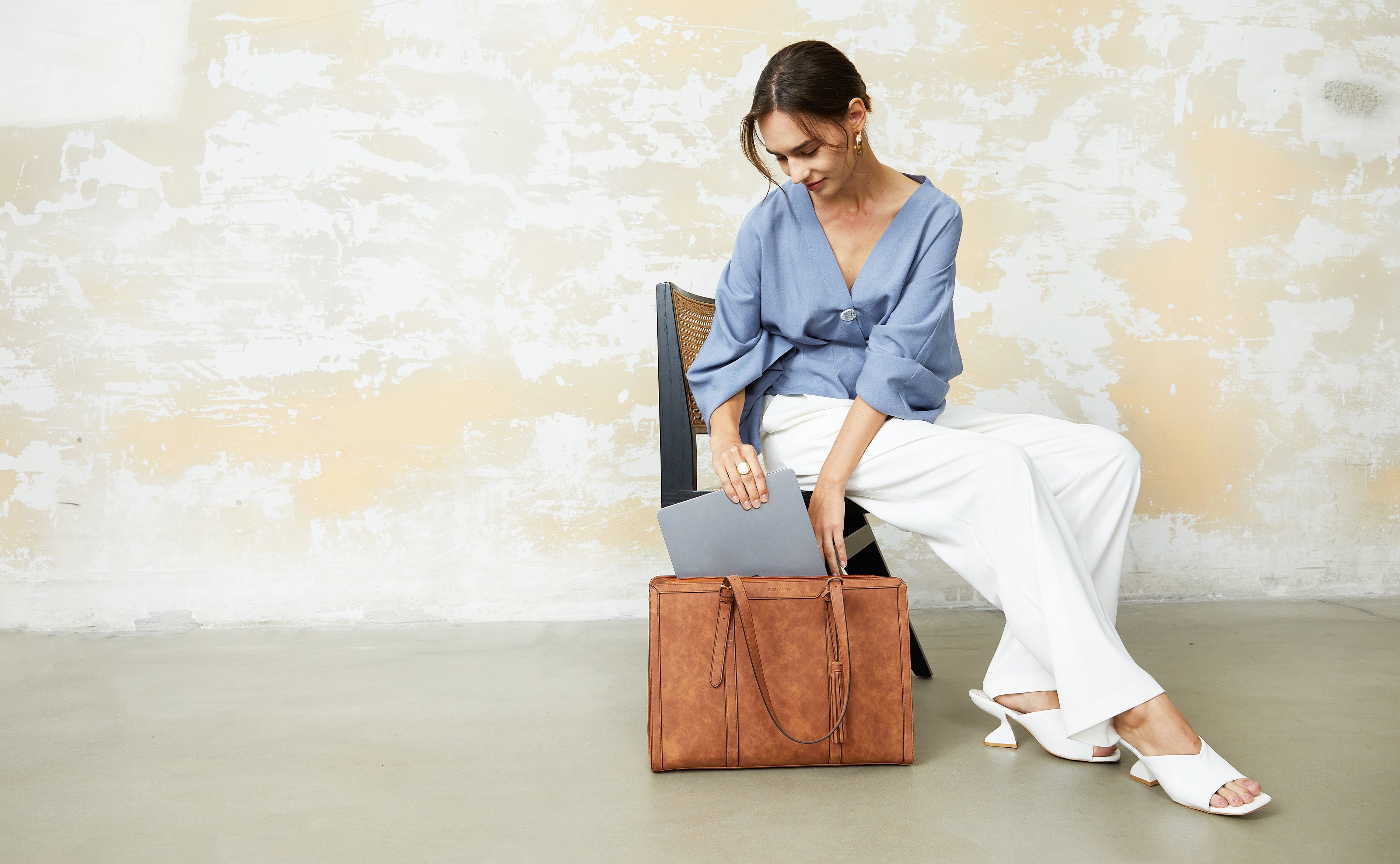 Briefcase style purse Outlet